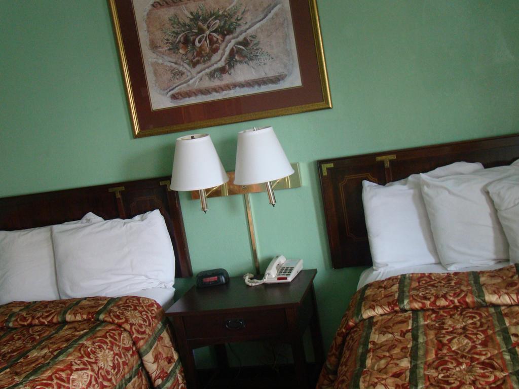 Budget Inn Mount Airy Rum bild